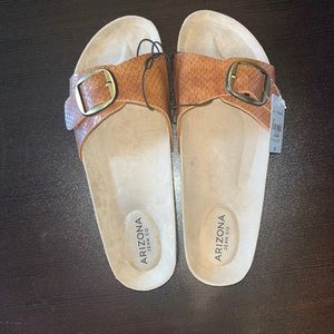 Arizona Jean co, NWT and box, size 8.5. Farus footbed sandal in Cognac